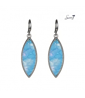 Blauwe oorbellen met een zilverkleurige rand en met leer ingelegd