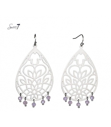 Zilverkleurige oorbellen met een ovale hanger en 5 roze kralen