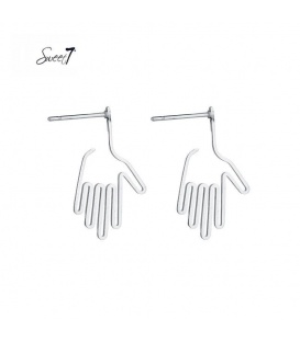 Zilverkleurige oorbellen met als hanger een hand