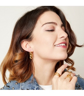 Goudkleurige oorstekers met schakels