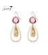 Goudkleurige oorbellen met een roze steen en een druppelvormige hanger
