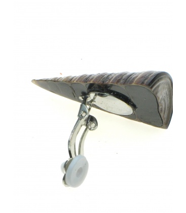 Culture Mix oorbellen gemaakt van een halve schelp