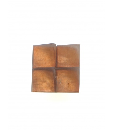 Vierkante oranje oorclips met parelmoer inleg van het merk Culture Mix