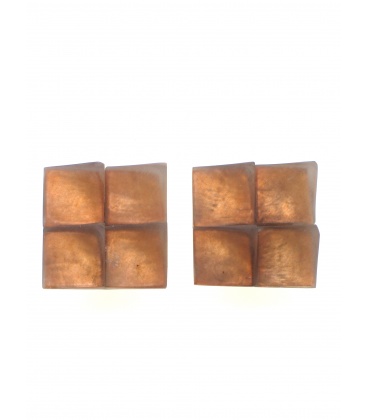 Vierkante oranje oorclips met parelmoer inleg van het merk Culture Mix