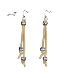 Leuke oorbellen met 2 beige strengen en zilverkleurige kralen