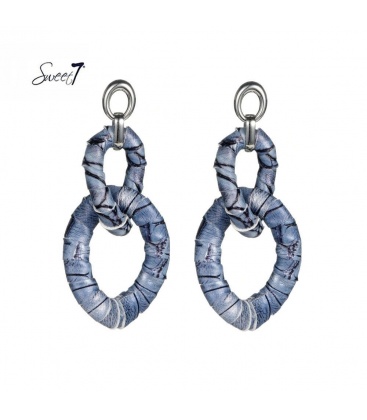 Blauwe oorhangers met zilverkleurig oorstukje