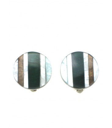 Groen gestreepte oorclips met parelmoer inleg 