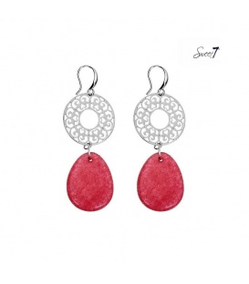 Zilverkleurige oorhangers met een roze steen