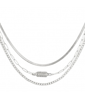 Zilverkleurige halskettingen van 3 lagen en een hanger met maan en sterren