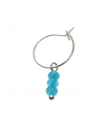 Trendy zilverkleurige oorringen met 3 turquoise kraaltjes