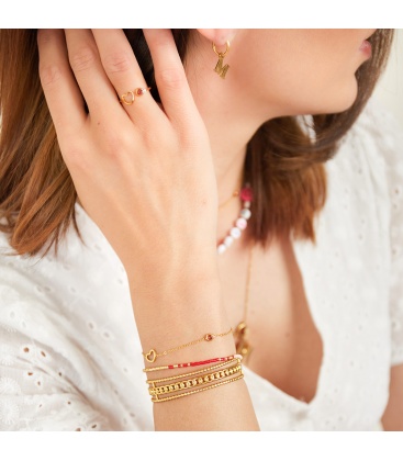 Goudkleurige armband met donkerroze geboortesteen juli