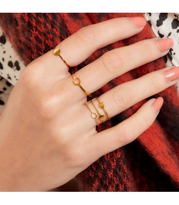 Zilverkleurige ring met een cirkel