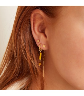Goudkleurige hangende ketting oorbellen met een ster vormige bedel