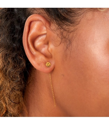 Goudkleurige hangende ketting oorbellen met een smiley bedel