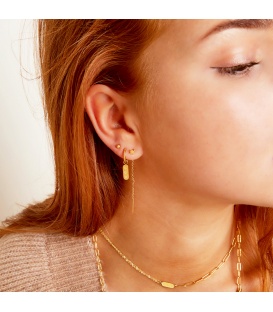 Goudkleurige hangende ketting oorbellen met een sterbedel