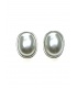 Zilverkleurige ovale oorbellen met halve parel inleg