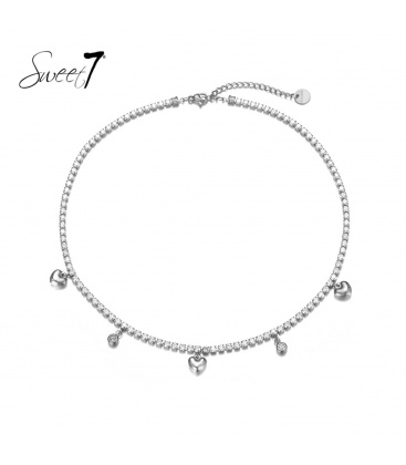 Zilverkleurige korte halsketting zirconia steentjes en hartjes