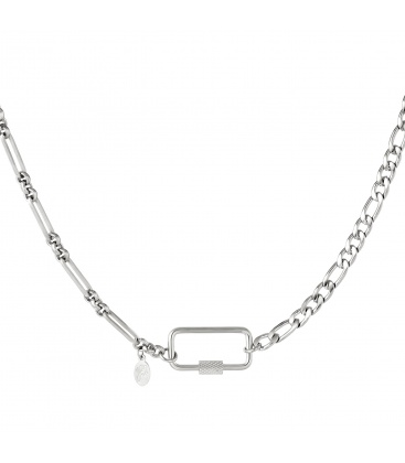 Zilverkleurige halsketting met verschillende schakels en rechthoekige sluiting