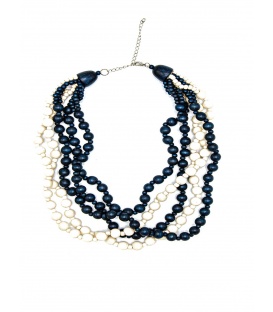Blauwe met witte houten kralen halsketting