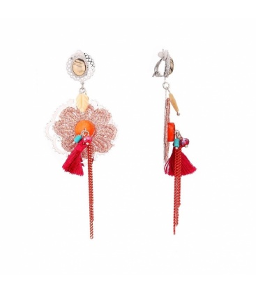 Roze oorclips met ronde hanger en strengetjes