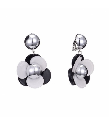 Zwart met witte bloemvormige oorclips van Belle Miss