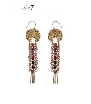 Goudkleurige oorbellen met een dubbele ketting met daarin kleine kraaltjes 