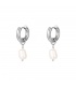 Zilverkleurige oorringen met parel