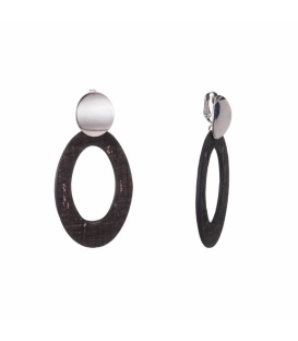 Zwarte oorclips met een ovale hanger en een zilverkleurig oorstukje