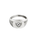 Zilverkleurige ring met hartvormig detail van kleine zirkoonsteentjes (16)