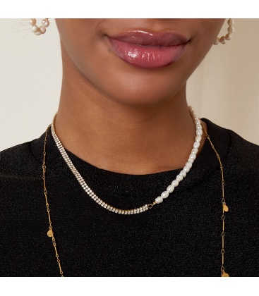 Zilverkleurige halsketting met aan één kant parels