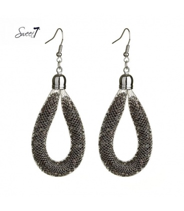 Zwarte oorhangers met strass stenen in mesh