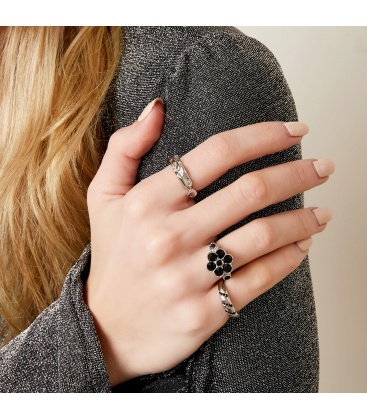 Zilverkleurige smalle croissant ring met zwarte zirkoonstenen (16)