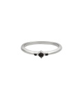 Zilverkleurige ring met drie zwarte zirkoonsteentjes (18)
