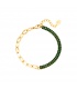 Groene armband met aan de ene kant glanzende zirkonia's en aan de andere kant een ketting.