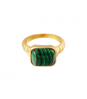 Goudkleurige ring met groene vierkante steen (16)