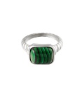 Zilverkleurige ring met groene vierkante steen (18)