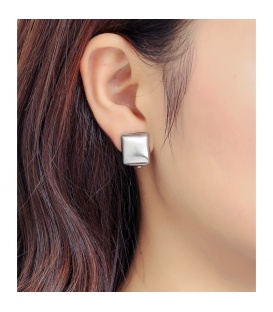 Zilverkleurige vierkante oorclips van geborsteld staal