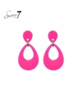Roze oorbellen met een ovale hanger