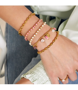 Roze met goudkleurige kralen armband