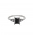 Zilverkleurige ring met een zwarte vierkante steen en kleine zirkoonsteentjes (17)