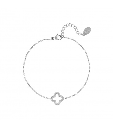 Zilverkleurige armband met een klaver met steentjes