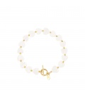 Goudkleurige armband met witte hartjes en een rond slotje