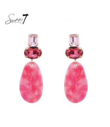 Roze oorhangers met een roze stenen oorstukje
