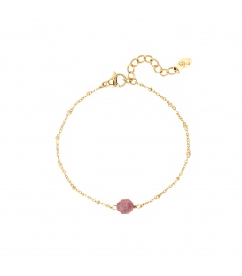 Goudkleurige armband met een roze steen