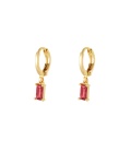 Goudkleurige oorbellen met een rechthoekig roze steen