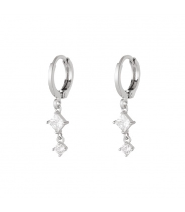 Zilverkleurige oorbellen met een hanger met twee steentjes