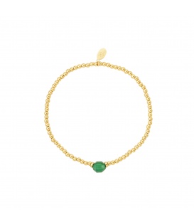 Armband met goudkleurige kralen en een groene steen
