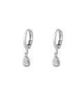 Zilverkleurige oorbellen met een druppel steentje