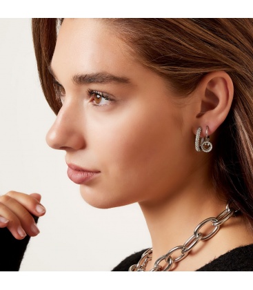 Goudkleurige, ovale oorringen met steentjes 