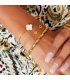 Goudkleurige armband met drie verschillende bloemetjes